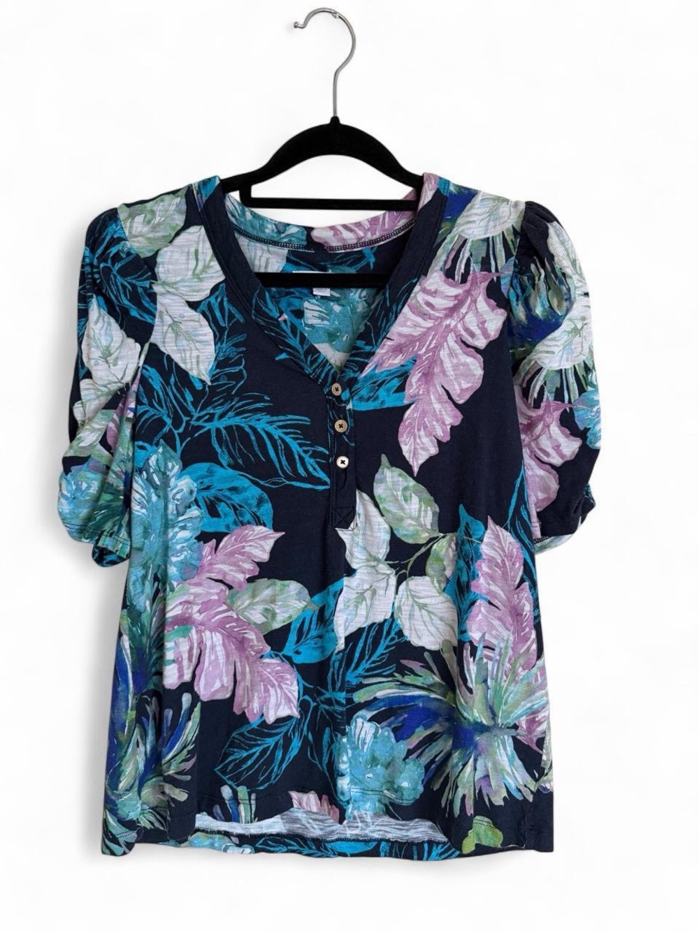 Chico’s Floral Puff-Sleeve V-Neck Top in Navy and Lavender